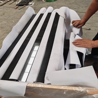 High quality Vietnam black granite headstone factory packing picture